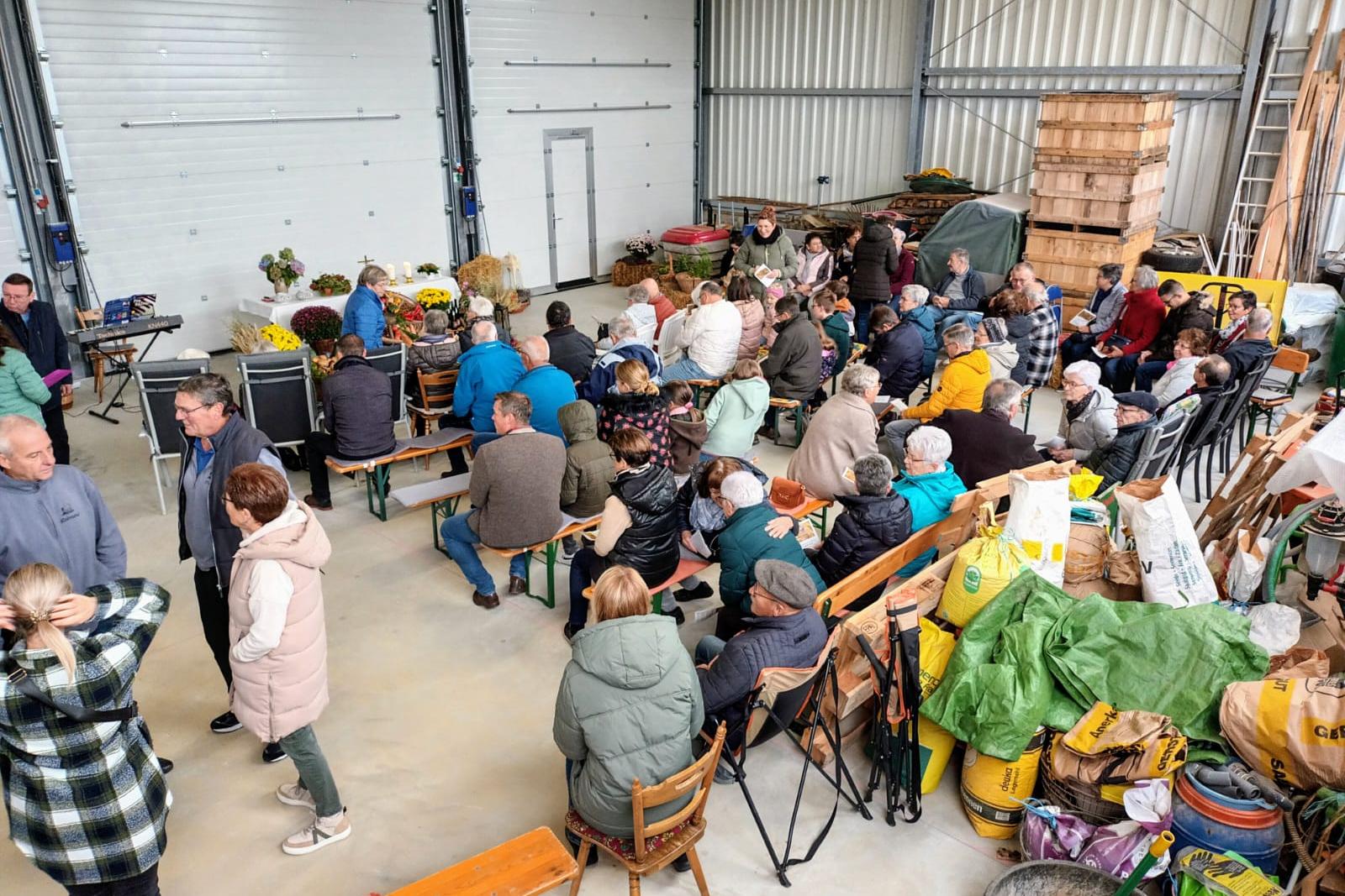 In Wahlbach wurde auf einem Bauernhof Erntedank gefeiert