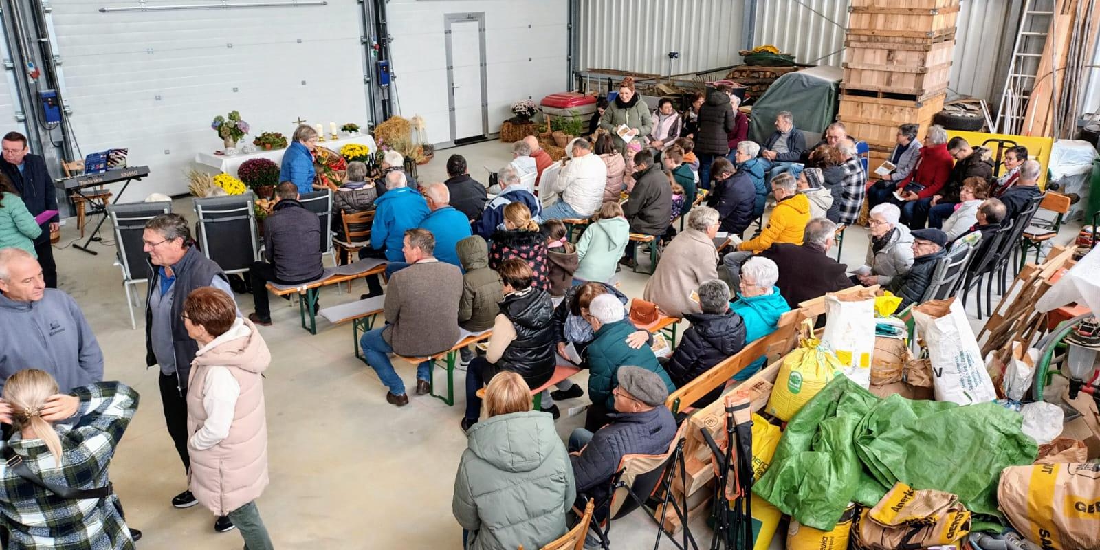 In Wahlbach wurde auf einem Bauernhof Erntedank gefeiert